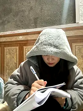 Hellen 111 online show from 4, 11, 2025