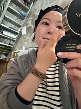 Hellen 111 online show from 25, 11, 2025