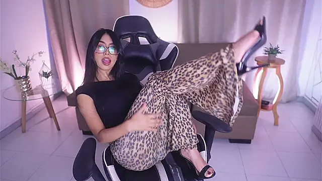 Sara albrecht online show from 11, 3, 2025