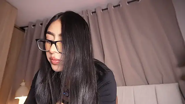 Sara albrecht online show from 4, 3, 2026