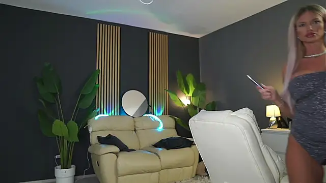 SweetBlondy35 online show from 16, 3, 2026