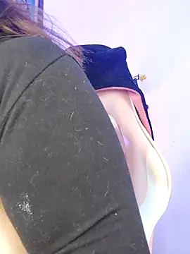 ItsNaiixa online show from 1, 3, 2025