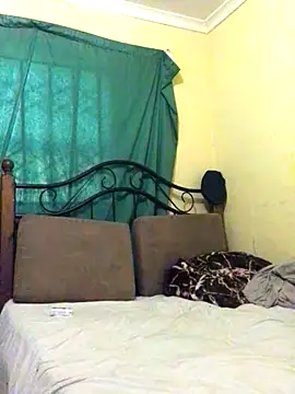 Snapshot of SmallGoodNut chatting on 4, 12, 2025 SmallGoodNut online show from 4, 12, 2025