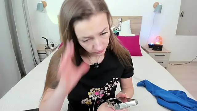 Snapshot of KateRedgar chatting on 4, 2, 2026 KateRedgar online show from 4, 2, 2026