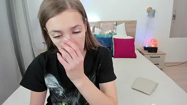 Snapshot of KateRedgar chatting on 5, 2, 2026 KateRedgar online show from 5, 2, 2026