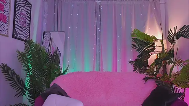 Snapshot of Mia__Peach chatting on 12, 3, 2025 Mia Peach online show from 12, 3, 2025