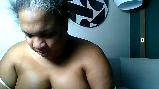 Badgirlbrittt online show from 3, 11, 2025