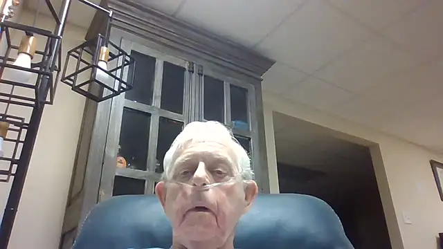 Snapshot of bootlegmanz chatting on 4, 7, 2026 bootlegmanz online show from 4, 7, 2026