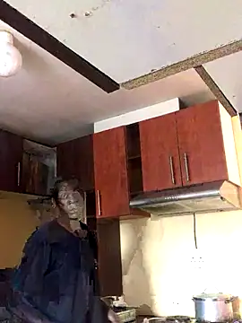 Snapshot of SmallGoodNutts chatting on 9, 11, 2025 SmallGoodNutts online show from 9, 11, 2025