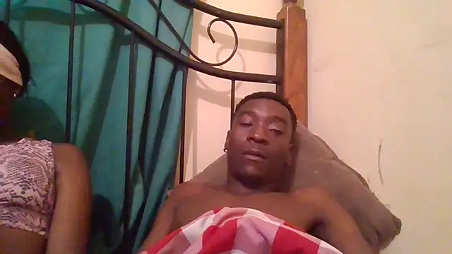 Snapshot of SmallGoodNutts chatting on 6, 11, 2025 SmallGoodNutts online show from 6, 11, 2025