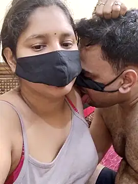 Snapshot of IND_COUPLE1 chatting on 7, 3, 2025 IND COUPLE1 online show from 7, 3, 2025