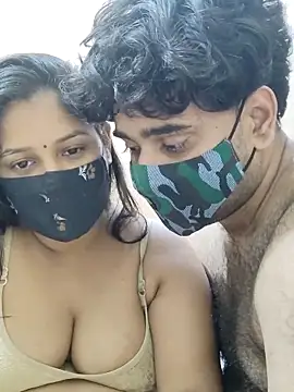 Snapshot of IND_COUPLE1 chatting on 5, 1, 2025 IND COUPLE1 online show from 5, 1, 2025