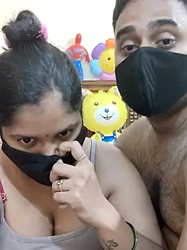 Snapshot of IND_COUPLE1 chatting on 1, 3, 2025 IND COUPLE1 online show from 1, 3, 2025