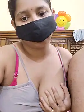 Snapshot of IND_COUPLE1 chatting on 7, 3, 2025 IND COUPLE1 online show from 7, 3, 2025