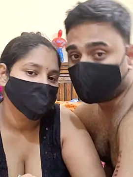 Snapshot of IND_COUPLE1 chatting on 5, 3, 2025 IND COUPLE1 online show from 5, 3, 2025