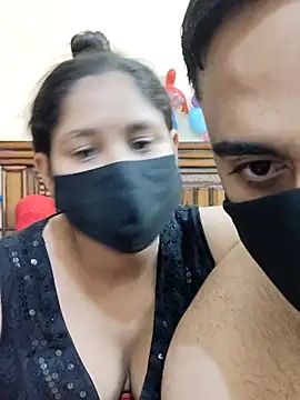 Snapshot of IND_COUPLE1 chatting on 3, 3, 2025 IND COUPLE1 online show from 3, 3, 2025