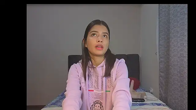 LiaOrtiz69 online show from 13, 4, 2026