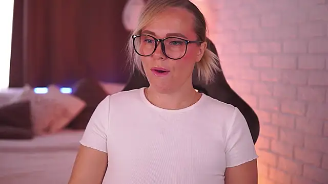 Charming Daphny online show from 3, 10, 2025