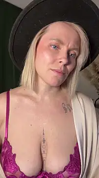 Charming Daphny online show from 8, 4, 2026