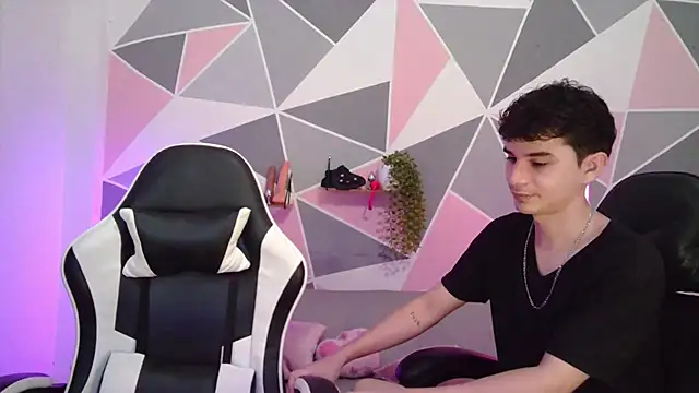 AndrewAnndCherry online show from 18, 6, 2026