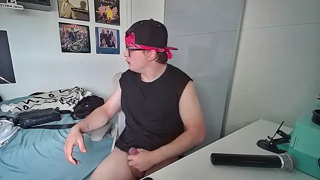 Snapshot of Marioo4k chatting on 8, 4, 2026 Marioo4k online show from 8, 4, 2026