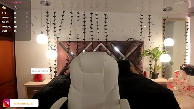 Snapshot of _Antonnela_ chatting on 25, 10, 2025 Antonnela online show from 25, 10, 2025