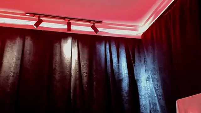 MiaKnox online show from 8, 4, 2026