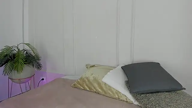 Snapshot of Mariapettit chatting on 5, 2, 2026 Mariapettit online show from 5, 2, 2026