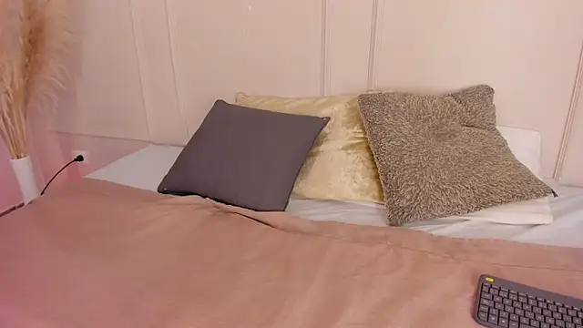 Mariapettit online show from 11, 4, 2026