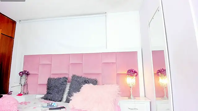 DaphneLloyd online show from 11, 1, 2025