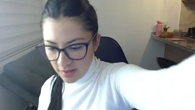 Charlotte cute18 online show from 14, 2, 2026