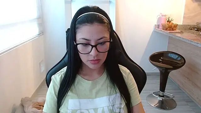 Charlotte cute18 online show from 15, 1, 2026