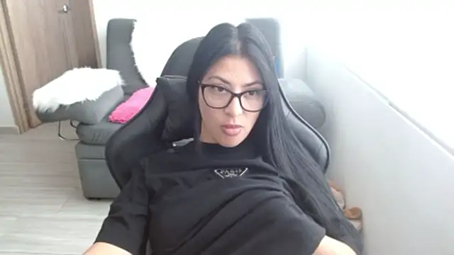 Snapshot of Charlotte_cute18 chatting on 15, 5, 2026 Charlotte cute18 online show from 15, 5, 2026