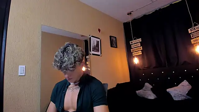 Snapshot of ANDRIUS_24 chatting on 26, 2, 2025 ANDRIUS 24 online show from 26, 2, 2025