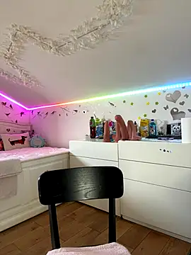 SelenaBee online show from 10, 9, 2025