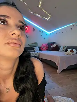 SelenaBee online show from 5, 6, 2026