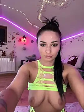 SelenaBee online show from 28, 5, 2026