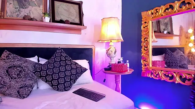 Hotsamantamature online show from 11, 3, 2025