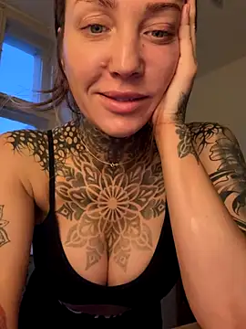 Snapshot of ElenaHaze chatting on 7, 11, 2025 ElenaHaze online show from 7, 11, 2025