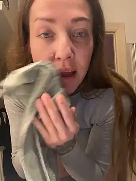 Snapshot of ElenaHaze chatting on 21, 10, 2025 ElenaHaze online show from 21, 10, 2025