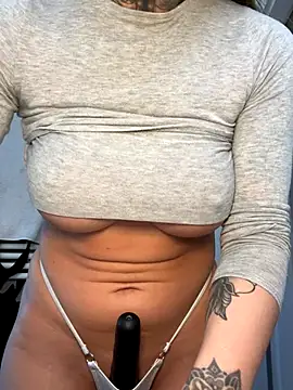 Snapshot of ElenaHaze chatting on 13, 10, 2025 ElenaHaze online show from 13, 10, 2025