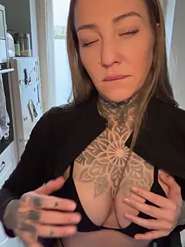 Snapshot of ElenaHaze chatting on 6, 2, 2025 ElenaHaze online show from 6, 2, 2025