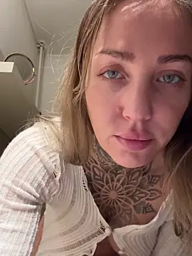 Snapshot of ElenaHaze chatting on 20, 2, 2025 ElenaHaze online show from 20, 2, 2025