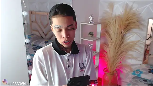 Jonesliam23 online show from 6, 11, 2025