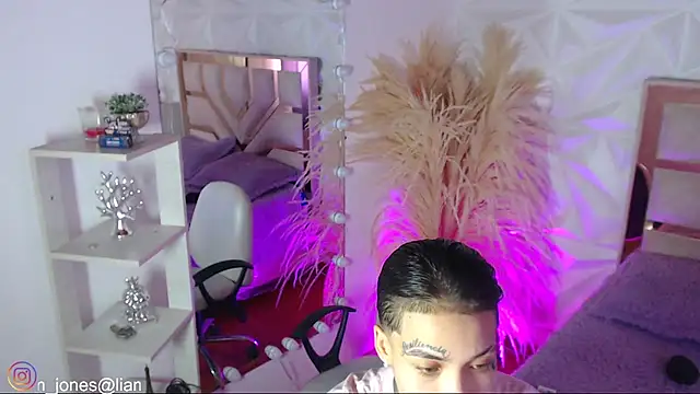 Jonesliam23 online show from 4, 2, 2026