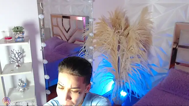 Jonesliam23 online show from 2, 2, 2026