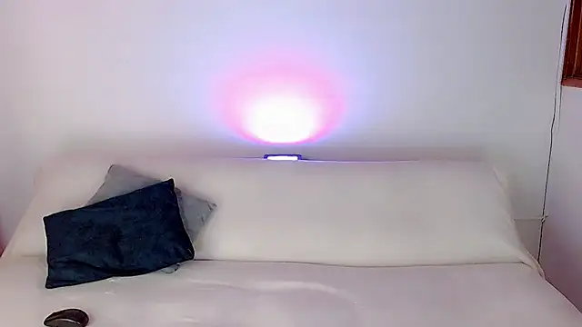 laura sweett120 online show from 26, 2, 2025