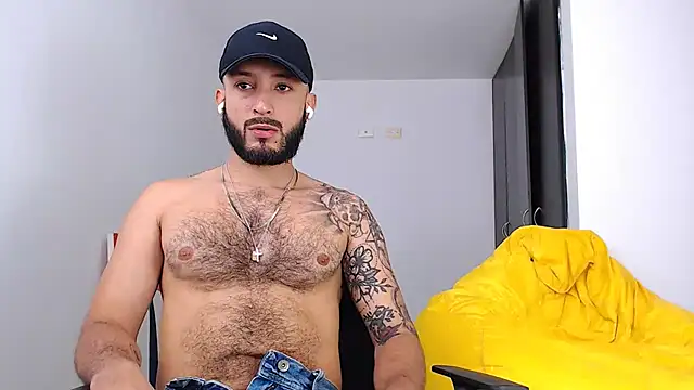 Snapshot of Sanit_Di chatting on 3, 12, 2025 Sanit Di online show from 3, 12, 2025