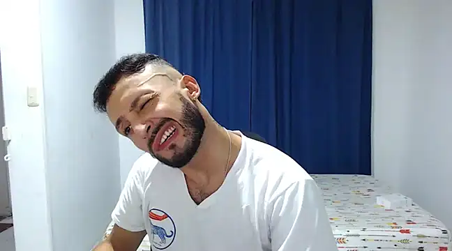 Snapshot of Sanit_Di chatting on 17, 12, 2024 Sanit Di online show from 17, 12, 2024