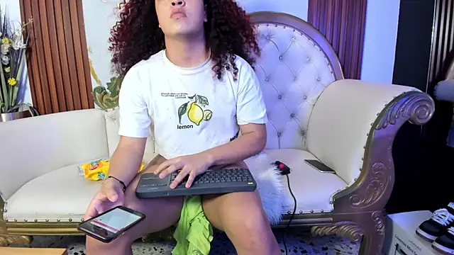 Snapshot of KarineWine chatting on 10, 6, 2026 KarineWine online show from 10, 6, 2026